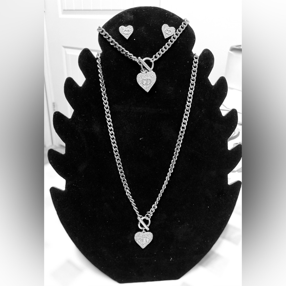 NWOT Elegant 18K Gold And Diamond Accent CD Heart Jewelry 3 Piece Fashion Set